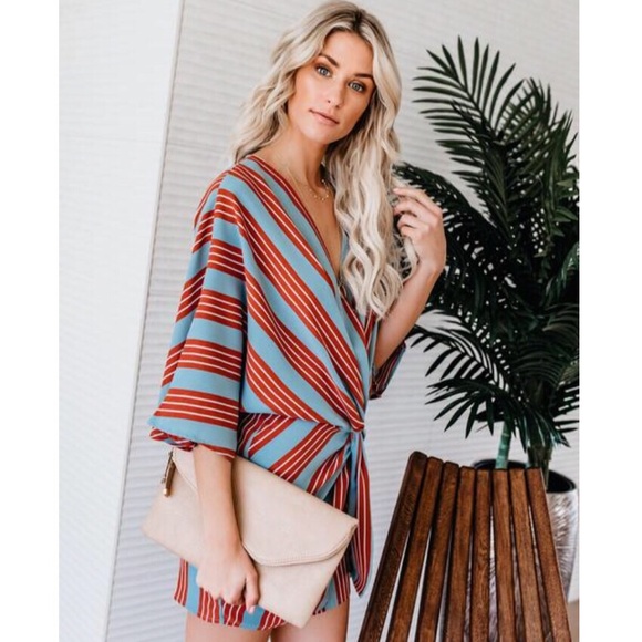 Vici Dresses & Skirts - Vici Till The Sun Comes Up Twist Dress